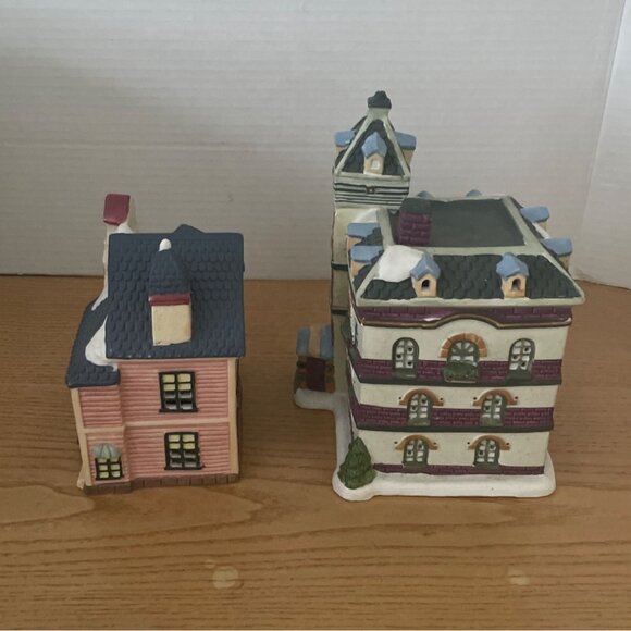 Grandeur Noel Snow Flake Village Hotel and Jeweler Christmas Hand Painted 1994 - Picture 3 of 14